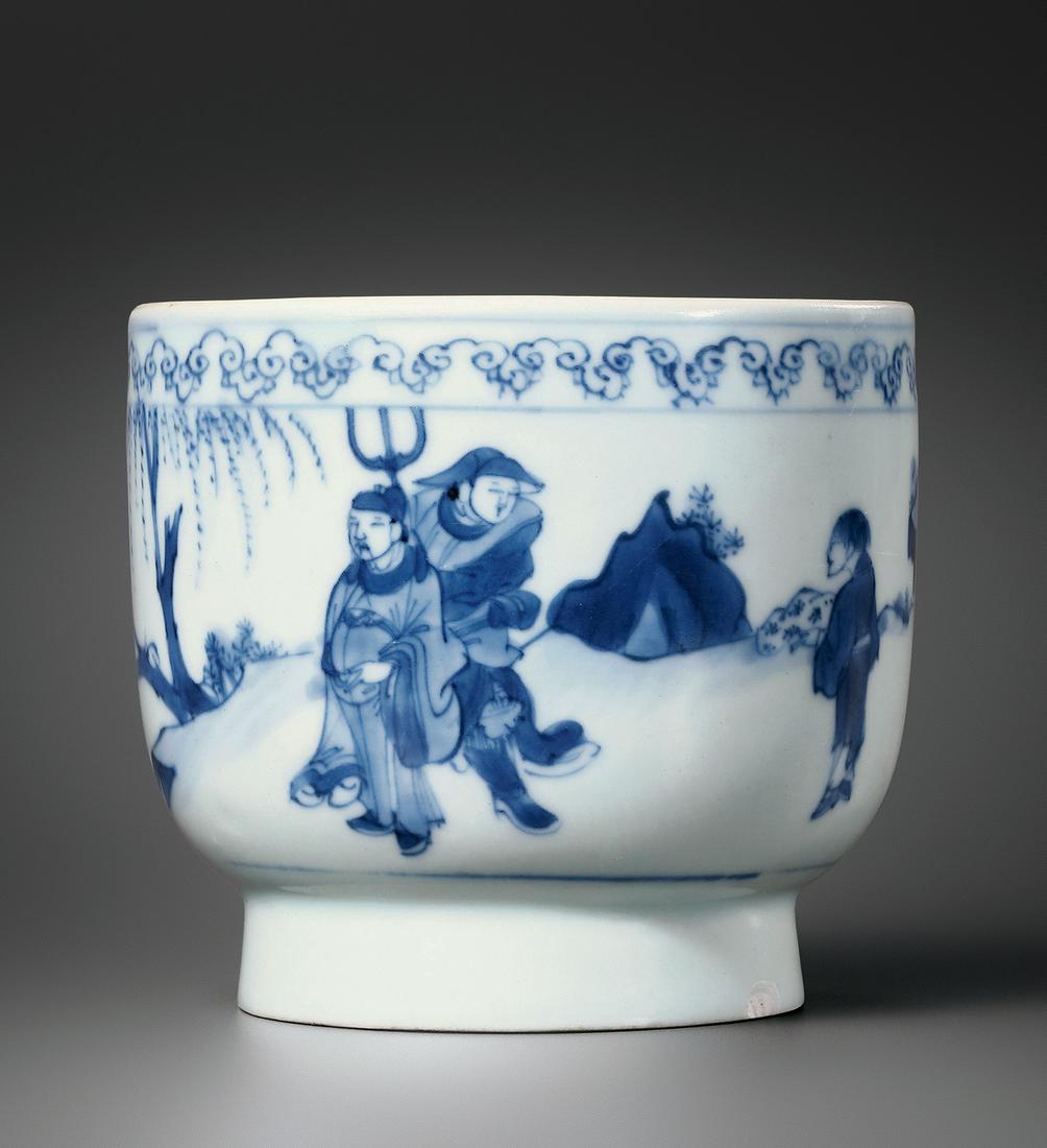 A BLUE AND WHITE 'FIGURES' CUP: A BLUE AND WHITE 'FIGURES' CUP
