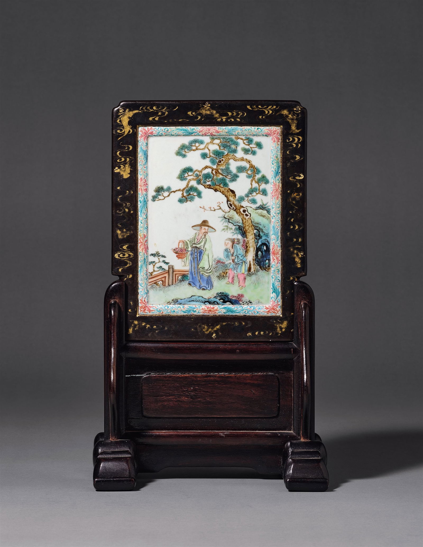 A FAMILLE-ROSE TABLE SCREEN, WITH NARRATIVE SCENES: Period of Qianlong, Qing Dynasty