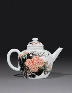 A Famille Verte 'Yu Tang Fu Gui' Teapot: Mark and Period of Yongzheng, Qing Dynasty