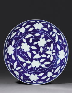 A LARGE SPLASHED-BLUE GROUND DISH WITH FLORAL MOTIFS: Mark and Period of Yongzheng, Qing Dynasty