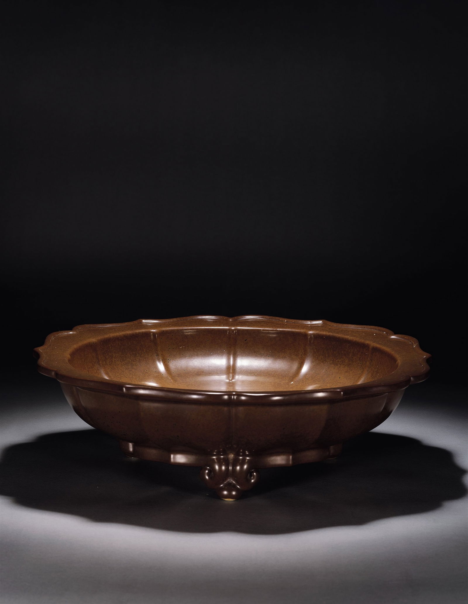 A Purple-Gold Glazed Lobed Tripod Washer: Mark and Period of Yongzheng,Qing Dynasty