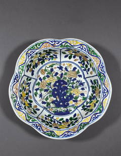 A BLUE-AND-WHITE AND FAMILLE-VERTE WASHER: Mark and Period of Wanli, Ming Dynasty