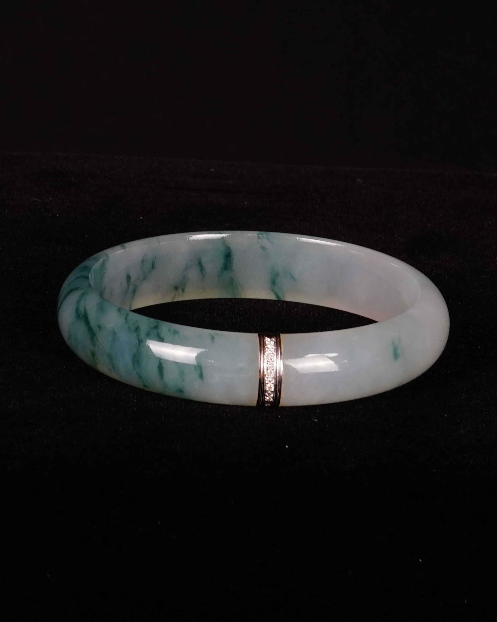 Jadeite bangle  翡翠手镯 (1 of 10)
