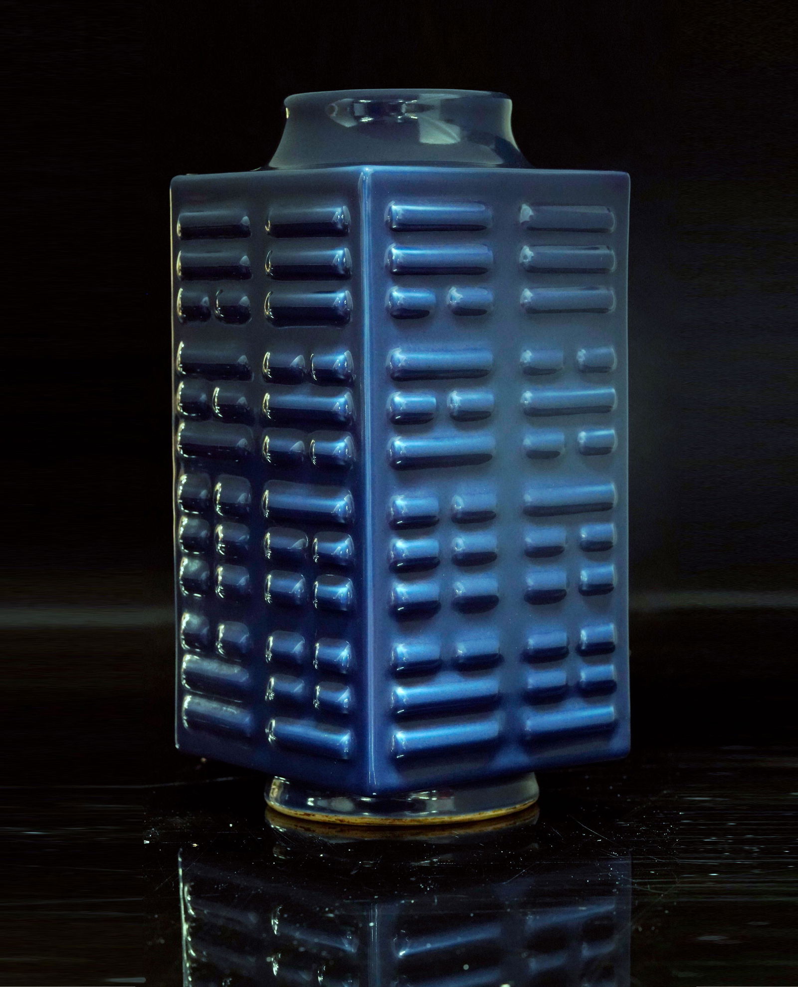 Blue glaze square vase, Qing Dynasty (1 of 10)