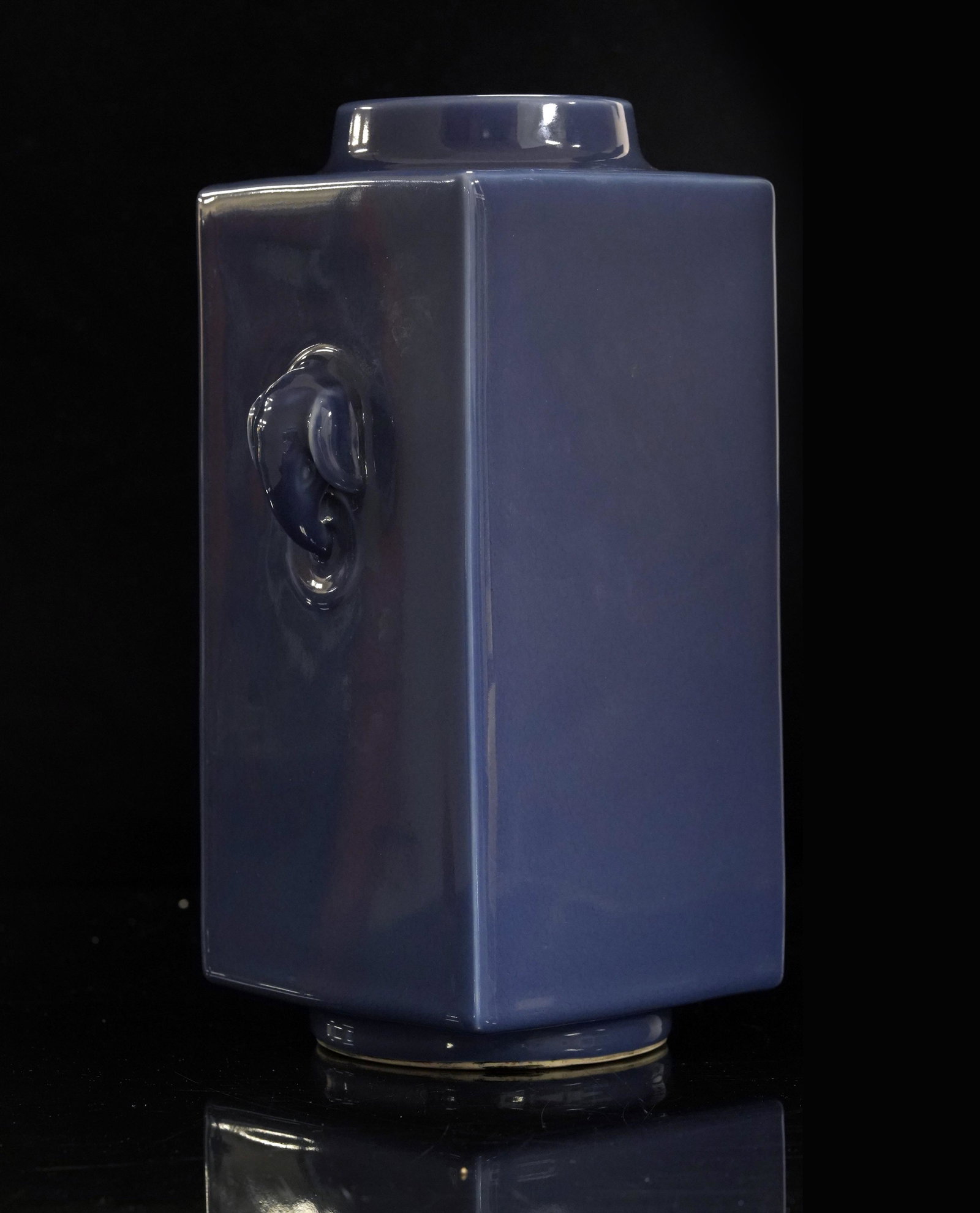 Blue glaze official kiln vase, Qing Dynasty (1 of 12)