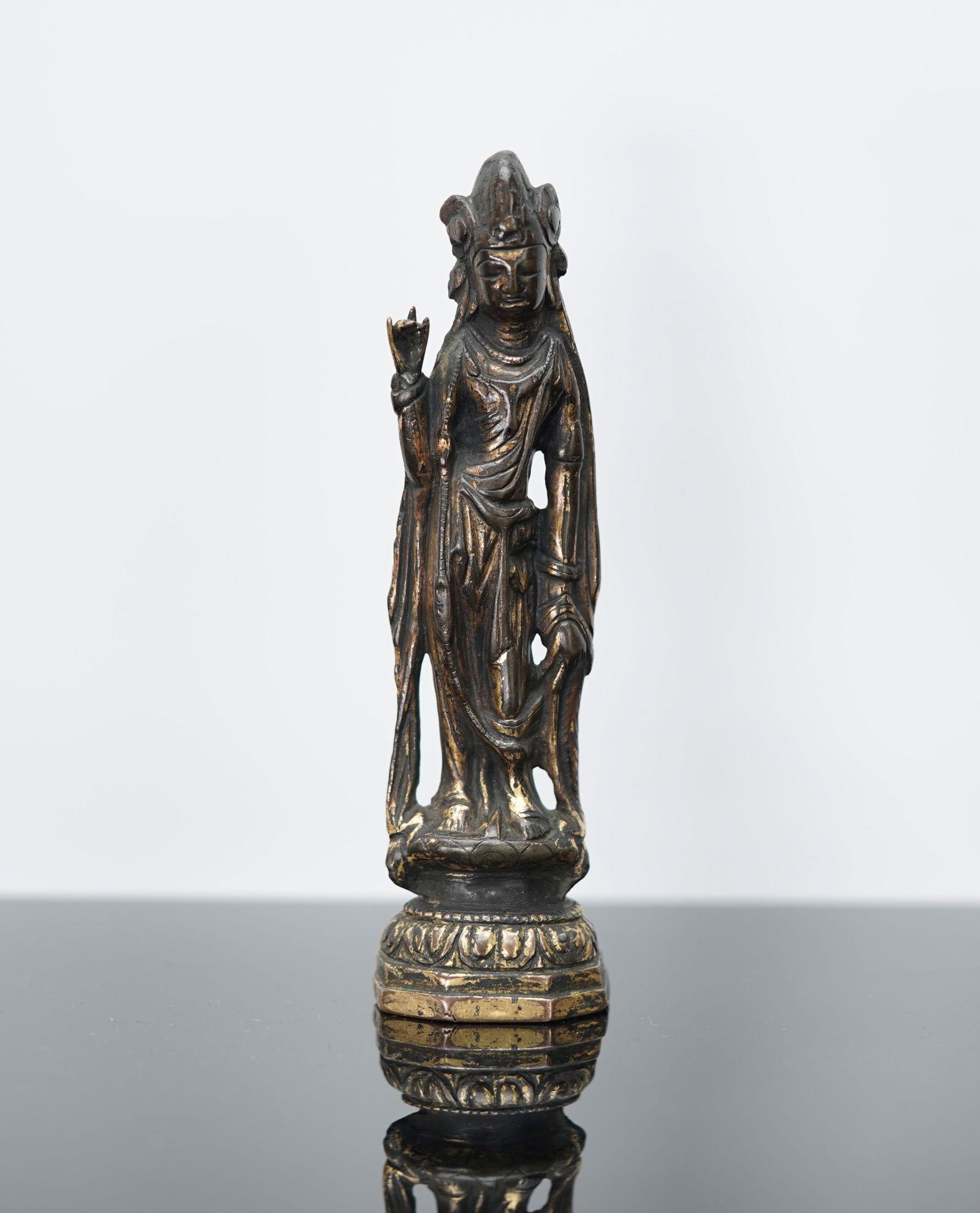 A Chinese Gilt Bronze Statue of Avalokitesvara, Han Dynasty (1 of 7)