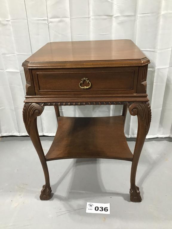 WOODEN END TABLE, SAME STYLE BUT DIFFERENT COLOR AS LOT 37 (1 of 3)