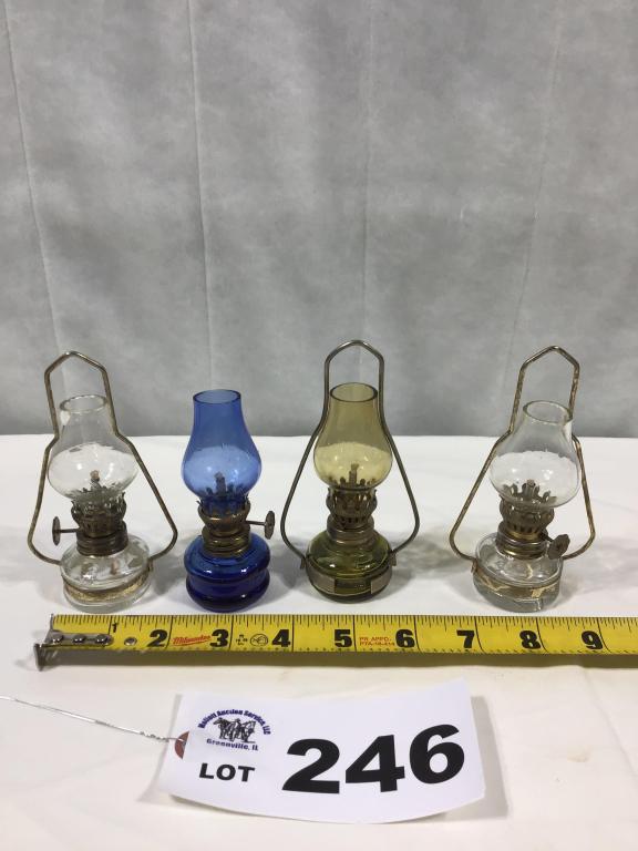 4 MINIATURE OIL LAMPS: 4 MINIATURE OIL LAMPS