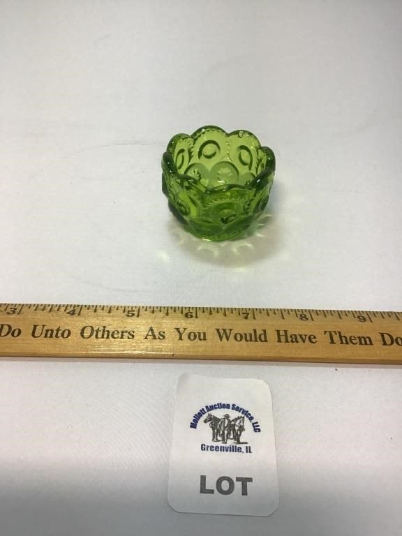 L E SMITH VINTAGE MOON & STARS GREEN GLASS SALT (1 of 1)