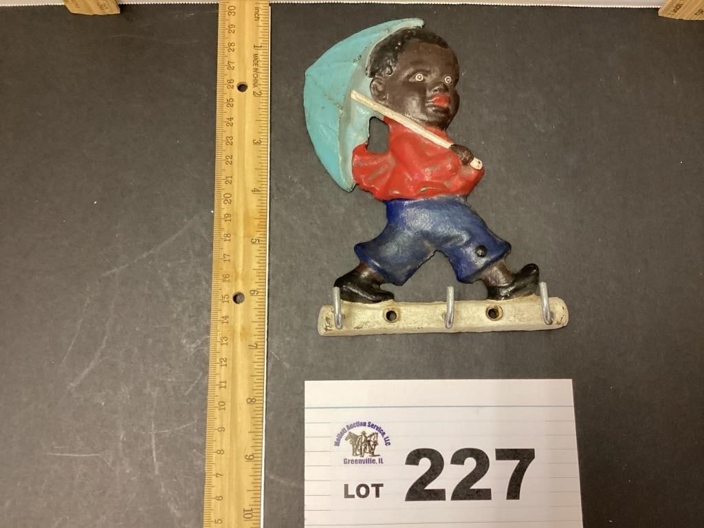 BLACK AMERICANA CAST IRON COAT HOOK (1 of 2)