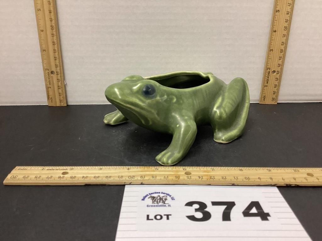 BRUSHED MCCOY FROG PLANTER (1 of 4)