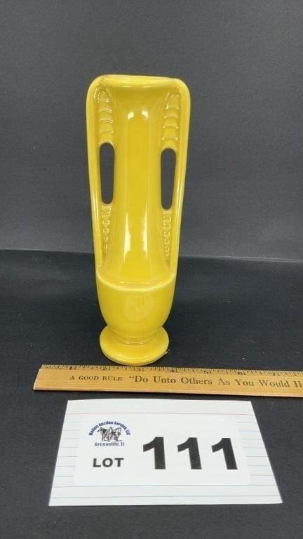 McCOY POTTERY BUD VASE: McCOY POTTERY BUD VASE