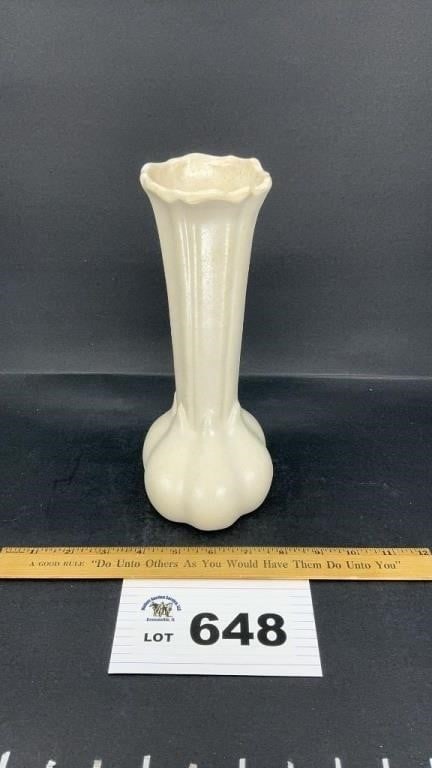 NILOAK POTTERY VASE (1 of 2)