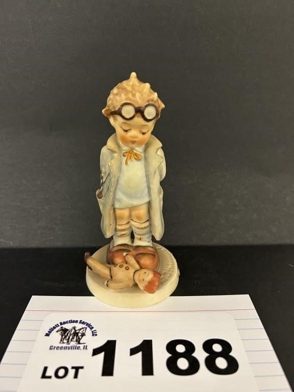 MJ HUMMEL GOEBEL FIGURINE - DOCTOR - 127: MJ HUMMEL GOEBEL FIGURINE - DOCTOR - 127