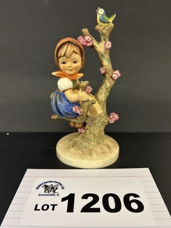 MJ HUMMEL GOEBEL FIGURINE - APPLE TREE GIRL - 141 (1 of 3)