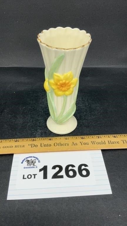 LENOX YELLOW DAFFODIL FLOWER BUD VASE 6 inch: LENOX YELLOW DAFFODIL FLOWER BUD VASE 6 inch