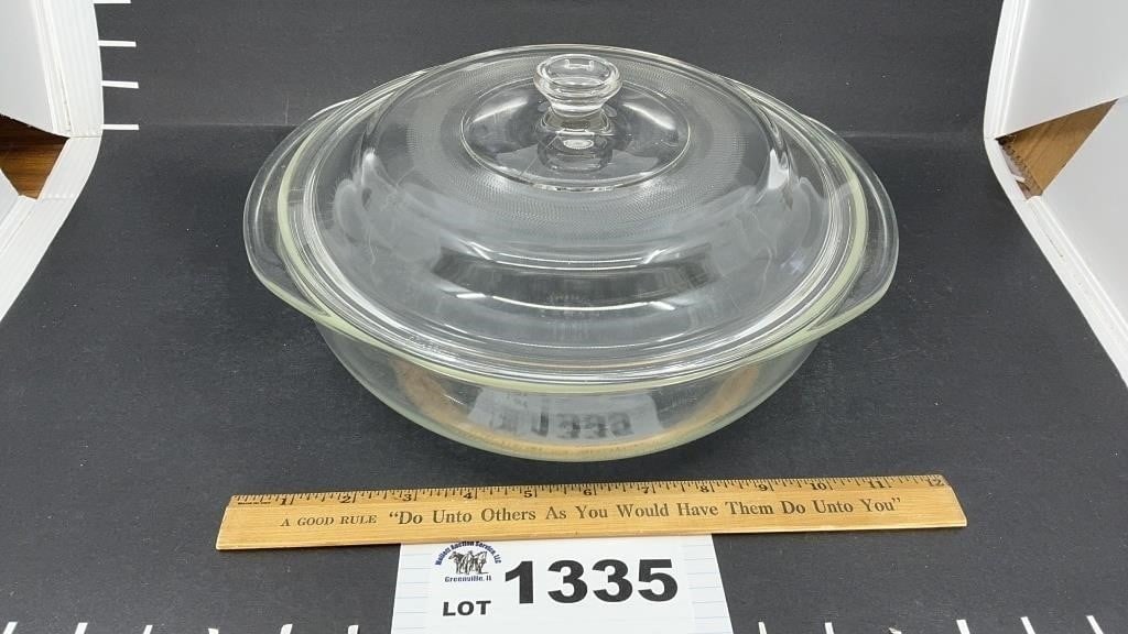 PYREX CASSEROLE DISH W LID (1 of 2)