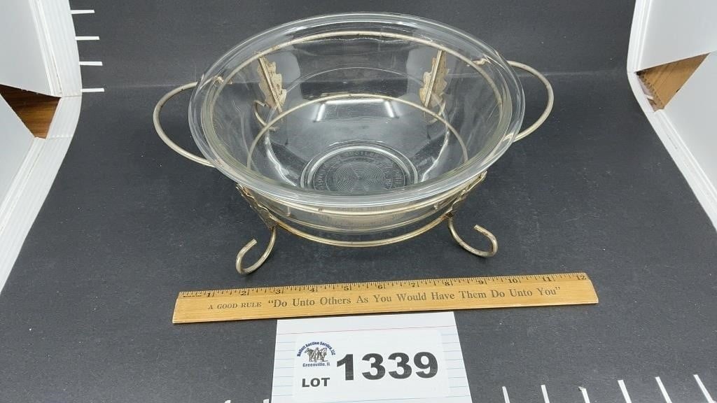 PYREX CASSEROLE DISH W SILVER STAND/CARRIER (1 of 2)
