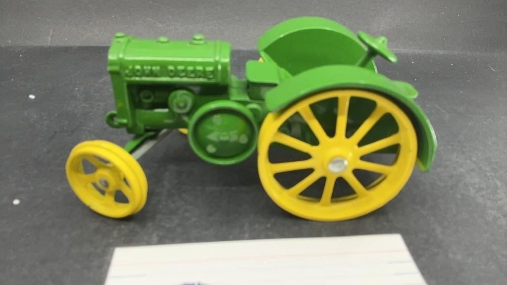 CAST IRON JOHN DEERE D: CAST IRON JOHN DEERE D
