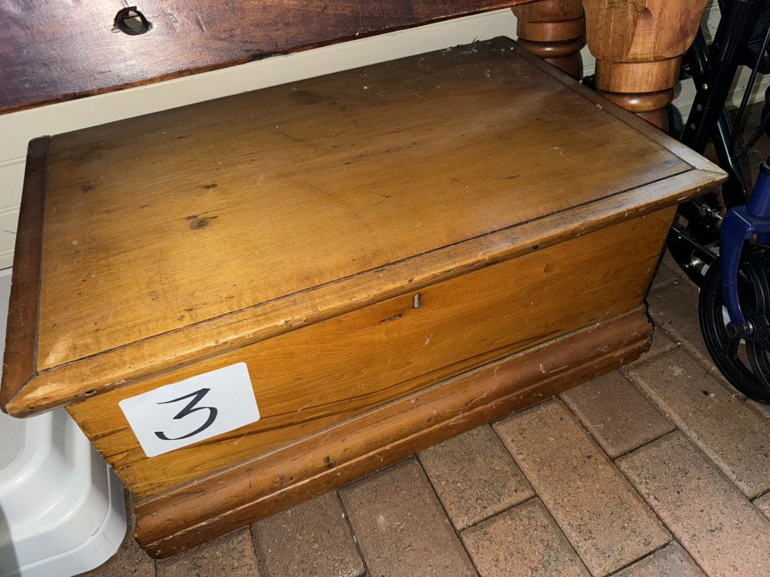 Early Pine Storage Box (1 of 1)