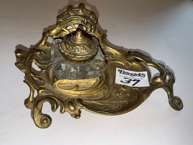 BRASS REPRODUCTION VICTORIAN STYLE INKWELL (1 of 2)