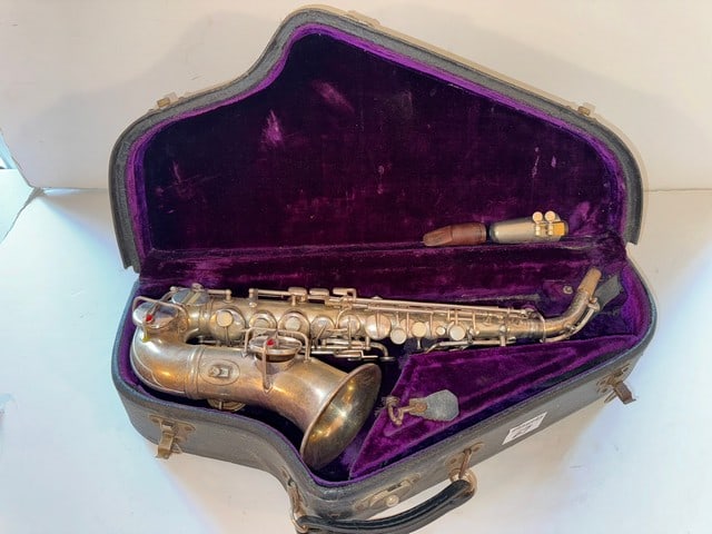 ANTIQUE SOPRANO SAXOPHONE (1 of 6)
