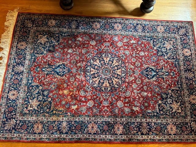 FINELY WOVEN ORIENTAL CARPET (1 of 4)