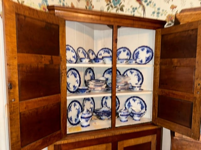 FLO BLUE TOURAINE PATTERNED CHINA (1 of 5)