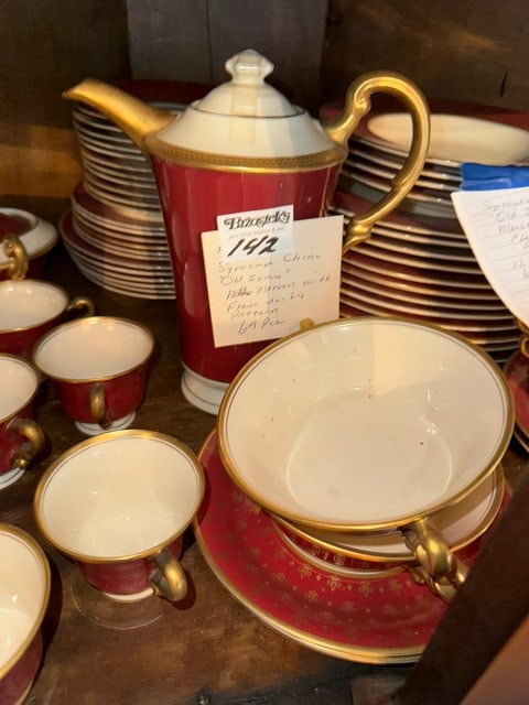 SYRACUSE CHINA OLD IVORY MAROON FLEUR-DE-LIS (1 of 5)