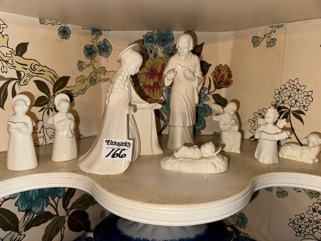 8 PC. HUMMEL WHITE NATAVITY SET (1 of 1)