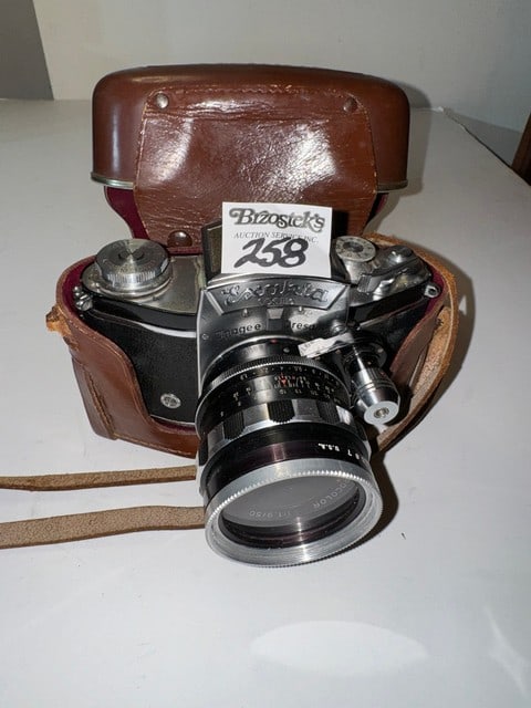 EXAKTA VS IIA 35mm CAMERA: IN LEATHER CASE