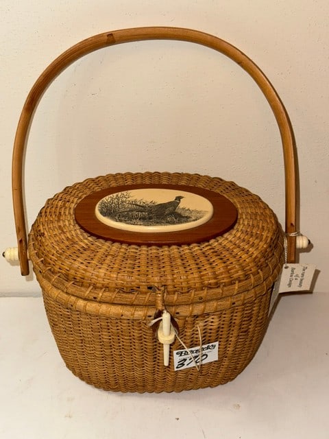 BARLOW REPRODUCTION NANTUCKET STYLE OVAL PURSE W/ENGRAVED PHEASANT & FAUX BONE, 10"L X 7.5"W X 7"H: BARLOW REPRODUCTION NANTUCKET STYLE OVAL PURSE W/ENGRAVED PHEASANT & FAUX BONE, 10"L X 7.5"W X 7"H