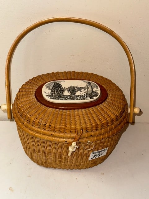 BARLOW REPRODUCTION NANTUCKET HAND WOVEN PURSE: W/FAUX BONE ENGRAVED PLAQUE OF SAILING SHIPS & LIGHTHOUSE-1979
