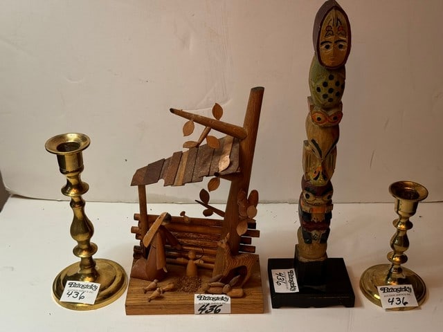 2 BRASS INDIA CANDLESTICKS (1 of 4)