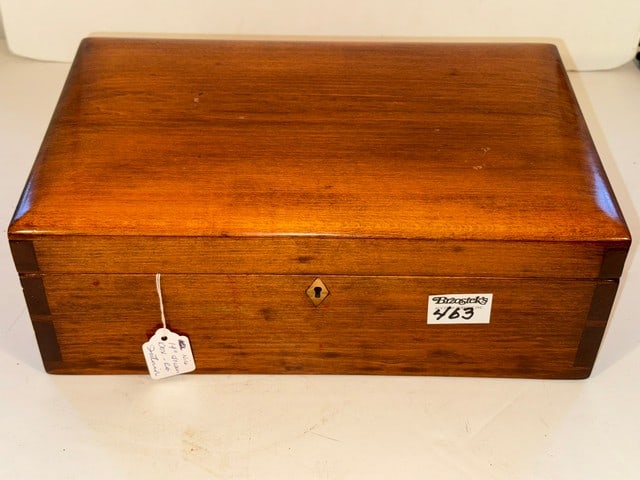 DOVETAILED WOODEN SLIGHTLY DOME COVERED BOX (1 of 5)