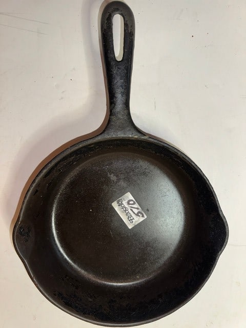 CAST IRON FRYING PAN (1 of 2)