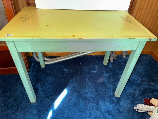 ANTIQUE PORCLAIN TOP KITCHEN TABLE,: ANTIQUE PORCLAIN TOP KITCHEN TABLE