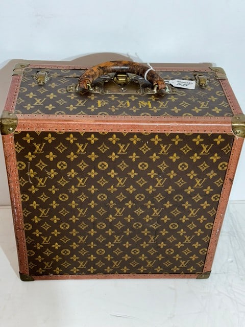 AUTHENTIC VINTAGE LOUIS VUITTON HARD CASE SUITCASE W/TRAY, ANTIQUE, 18"W X 18"D X 9"H (1 of 10)