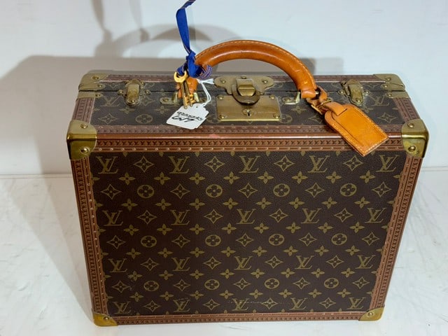 AUTHENITC LOUIS VUITTON COTTEVILLE 40 CASE, 16"X12"X6" W/KEYS (1 of 4)