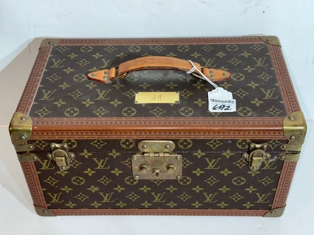 AUTHENTIC LOUIS VUITTON BEAUTY CASE W/MIRROR, SERIAL NO. 935159, M21822 (1 of 7)