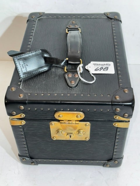 AUTHENTIC LOUIS VUITTON BLACK EPI W/ENCLOSED COV. BOX, 2 KEYS, INTERIOR IS GREY (1 of 11)