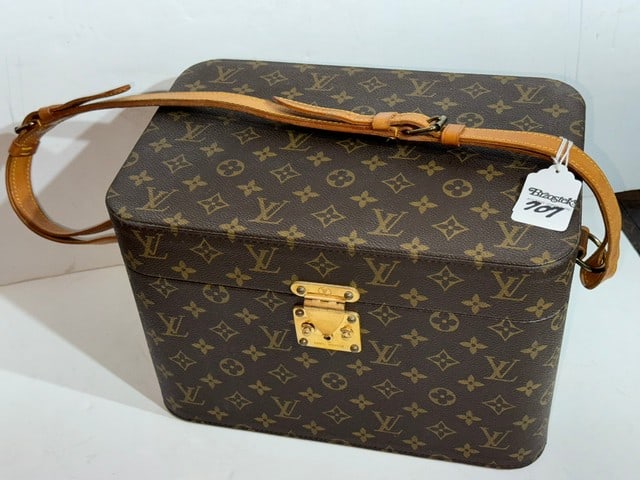 AUTHENTIC LOUIS VUITTON BEAUTY COSEMTIC MAKEUP MONO HARD TRAIN TRUNK CASE (1 of 6)