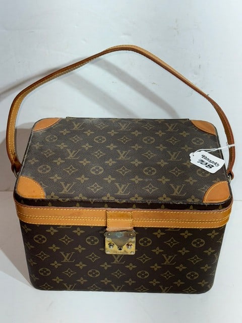 AUTHENTIC LOUIS VYITTON BEAUTY COSMETIC MAKEUP MONO HARD TRAIN TRUNK CASE (1 of 6)