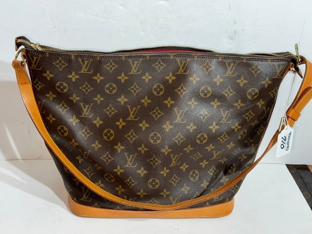 AUTHENTIC LOUIS VUITTON AMFAR THREE VANITY STAR SOUPLE M47275 (1 of 8)