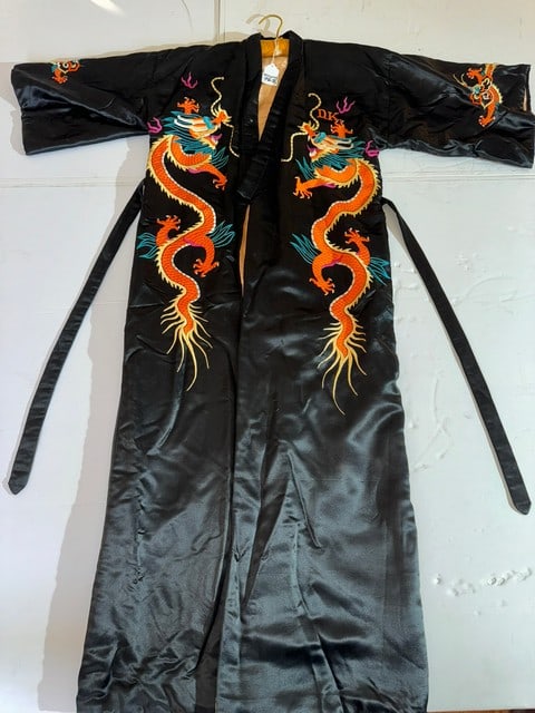 SILK KIMONO ROBE W/DRAGONS (1 of 5)