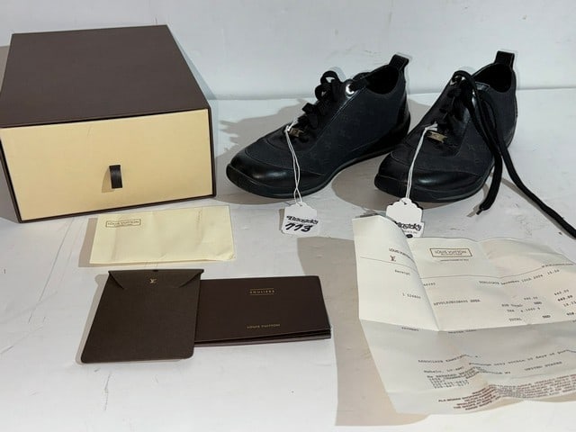 LOUIS VUITTON SIZE 40 BLACK MONOGRAM SNEAKERS, G0 00064 40, MADE IN ITALY (1 of 4)