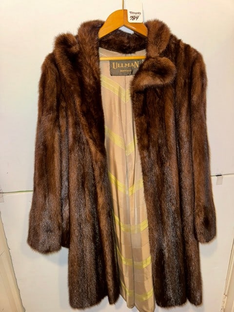 VINTAGE ULLMAN BUFFALO, NY MINK COAT W/ NOTCHED COLLAR SATIN LINING: VINTAGE ULLMAN BUFFALO, NY MINK COAT W/ NOTCHED COLLAR SATIN LINING