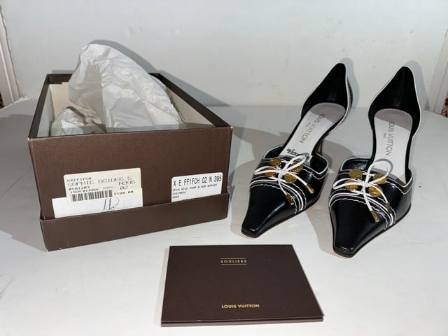 LOUIS VUITTON OPEN SIDE PUMP 6.5CM SOPHIE CHEVREAU NOIR, SIZE 39.5, #501203: LOUIS VUITTON OPEN SIDE PUMP 6.5CM SOPHIE CHEVREAU NOIR, SIZE 39.5, #501203 BRZZS14, ORIGINAL LV BOX, 2.75" HEEL