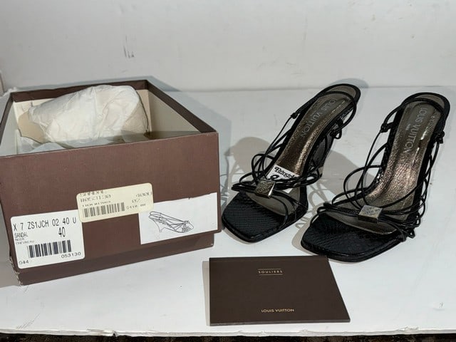 LOUIS VUITTON NOIR CHEVREAU SANDAL,SIZE 40#053130, ORIGINAL LV BOX, PRICE$410 (1 of 3)