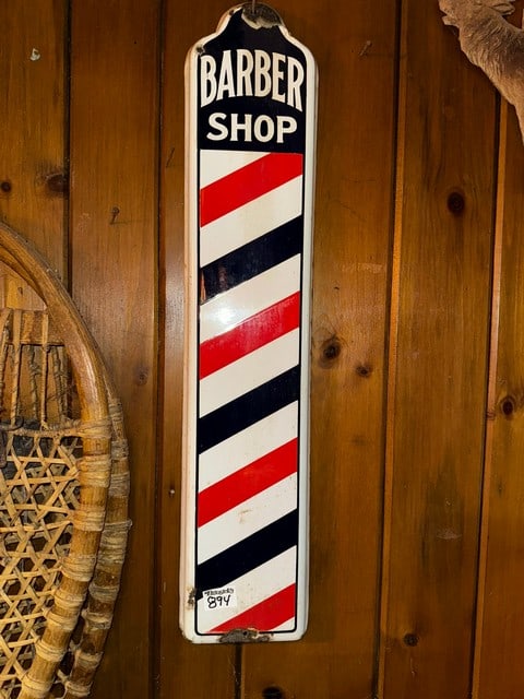 BARBER SHOP SIGN (1 of 1)